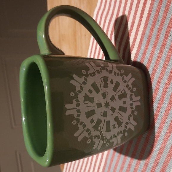 Starbucks 2004 Holiday Snowflake Pair of Red & Green Square 14 oz. Coffee Mugs - Picture 5 of 6